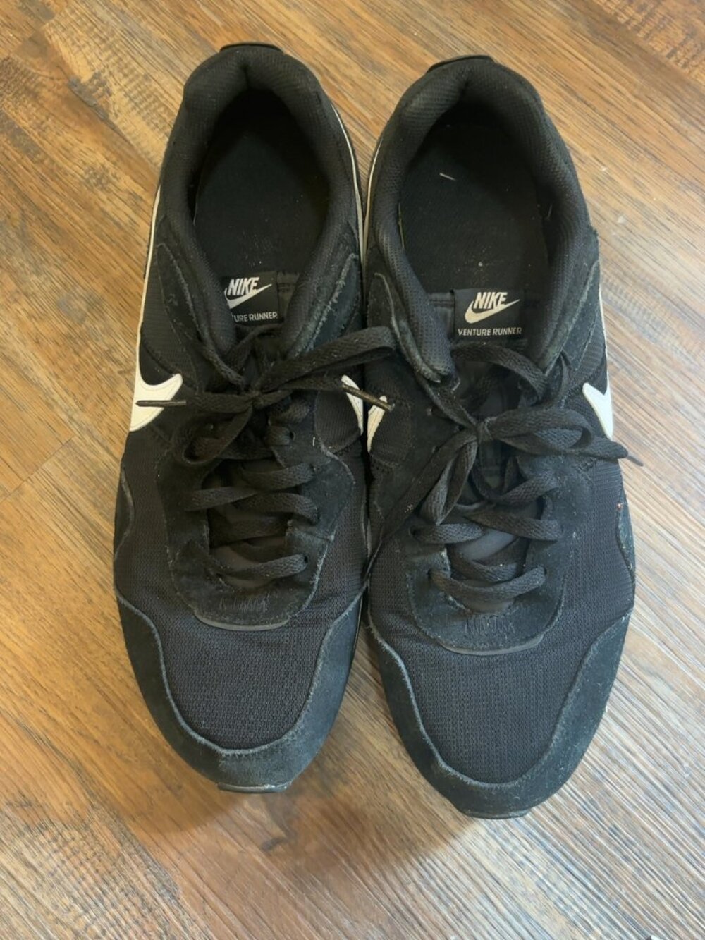 Nike Venture Runner Black White Men’s Size 13 Retro Sneakers